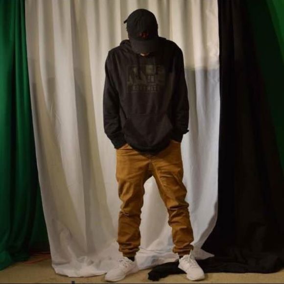 Meet your Posher, Carlos - Picture 1 of 1